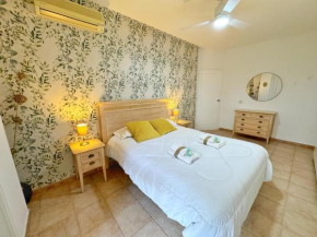 797 Holiday Rentals- Precioso piso con vistas al jardin en Benalbeach